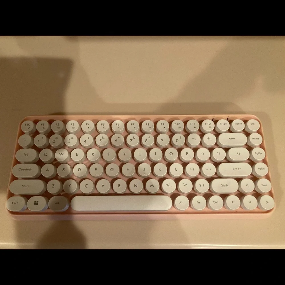 COPY - Pink Bluetooth keyboard